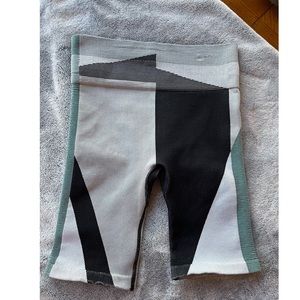 NWOT Nike Iron Clash 8” Seamless Training Bike Shorts